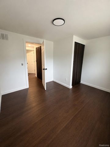 5901 Western Road, Flint, MI 48506