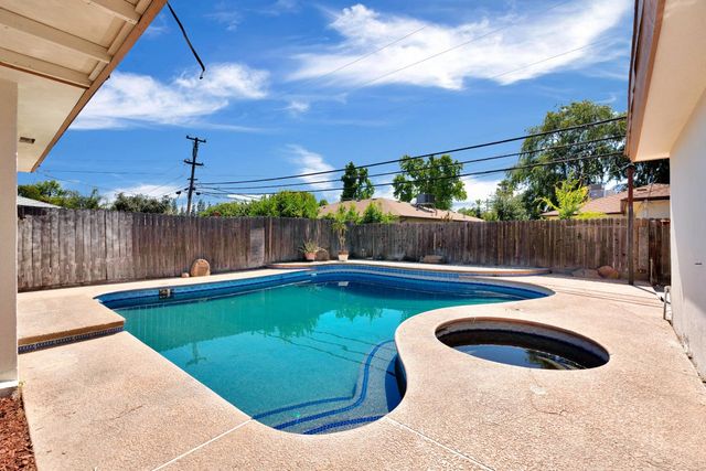 5189 N Callisch Avenue, Fresno, CA 93710