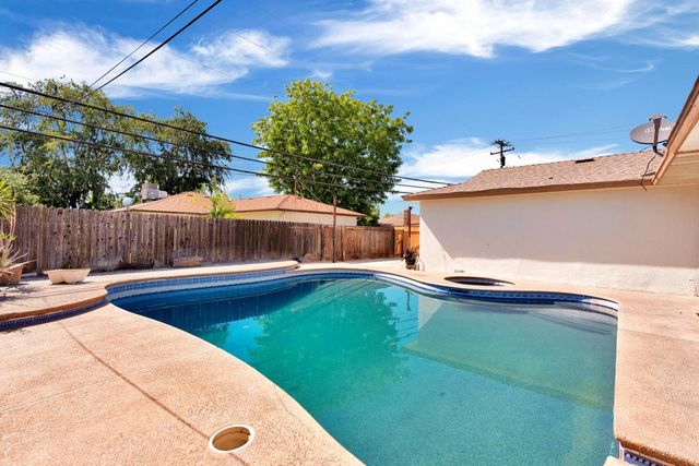5189 N Callisch Avenue, Fresno, CA 93710