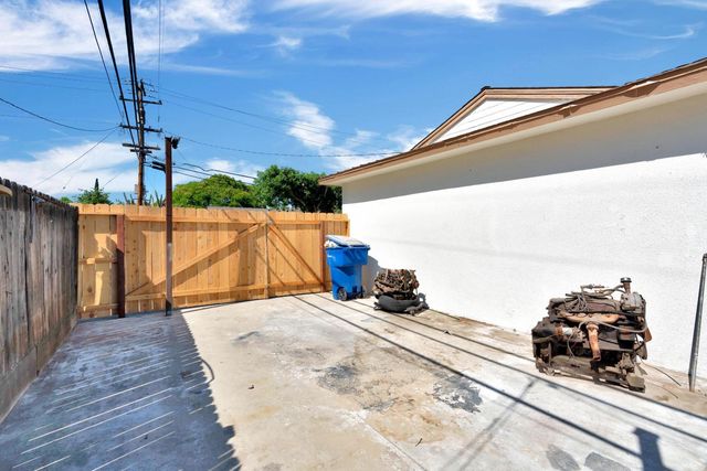 5189 N Callisch Avenue, Fresno, CA 93710
