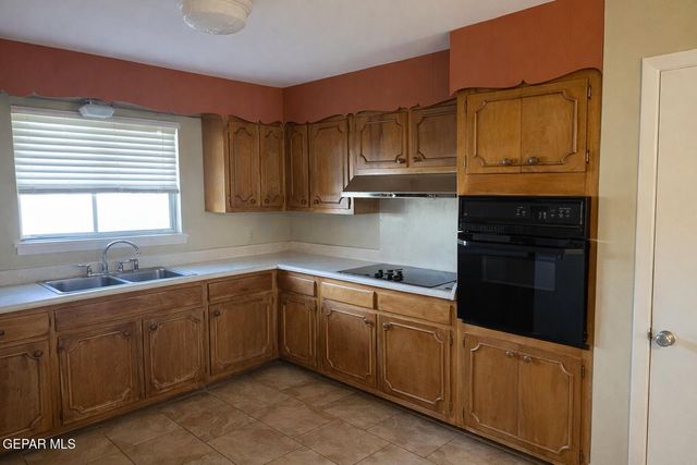 2424 KILMARNOCK Drive, El Paso, TX 79925