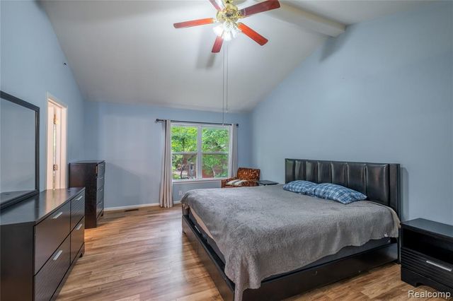 1250 Walloon Way, Lake Orion, MI 48360