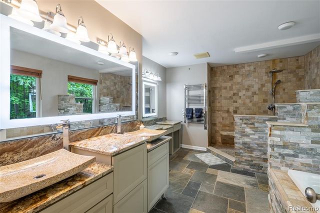 1250 Walloon Way, Lake Orion, MI 48360