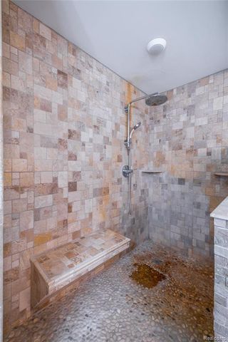 1250 Walloon Way, Lake Orion, MI 48360