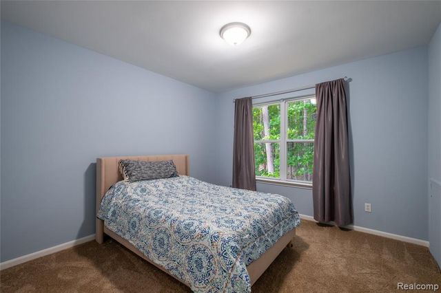 1250 Walloon Way, Lake Orion, MI 48360