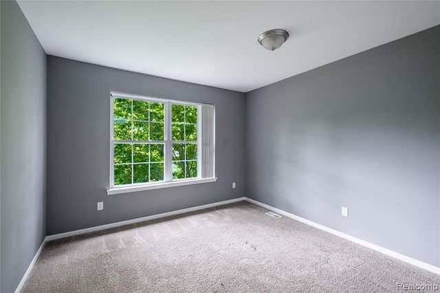 1250 Walloon Way, Lake Orion, MI 48360