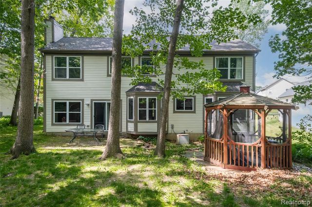 1250 Walloon Way, Lake Orion, MI 48360