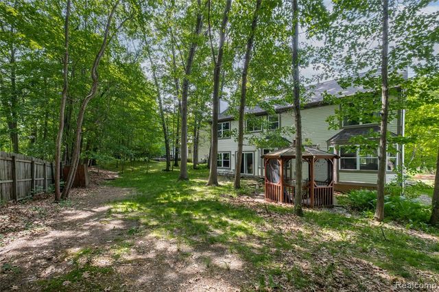 1250 Walloon Way, Lake Orion, MI 48360