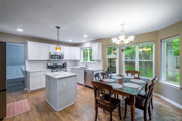 1250 Walloon Way, Lake Orion, MI 48360