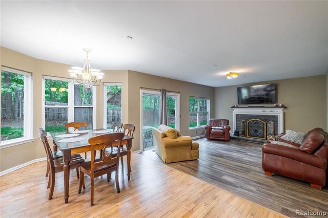 1250 Walloon Way, Lake Orion, MI 48360