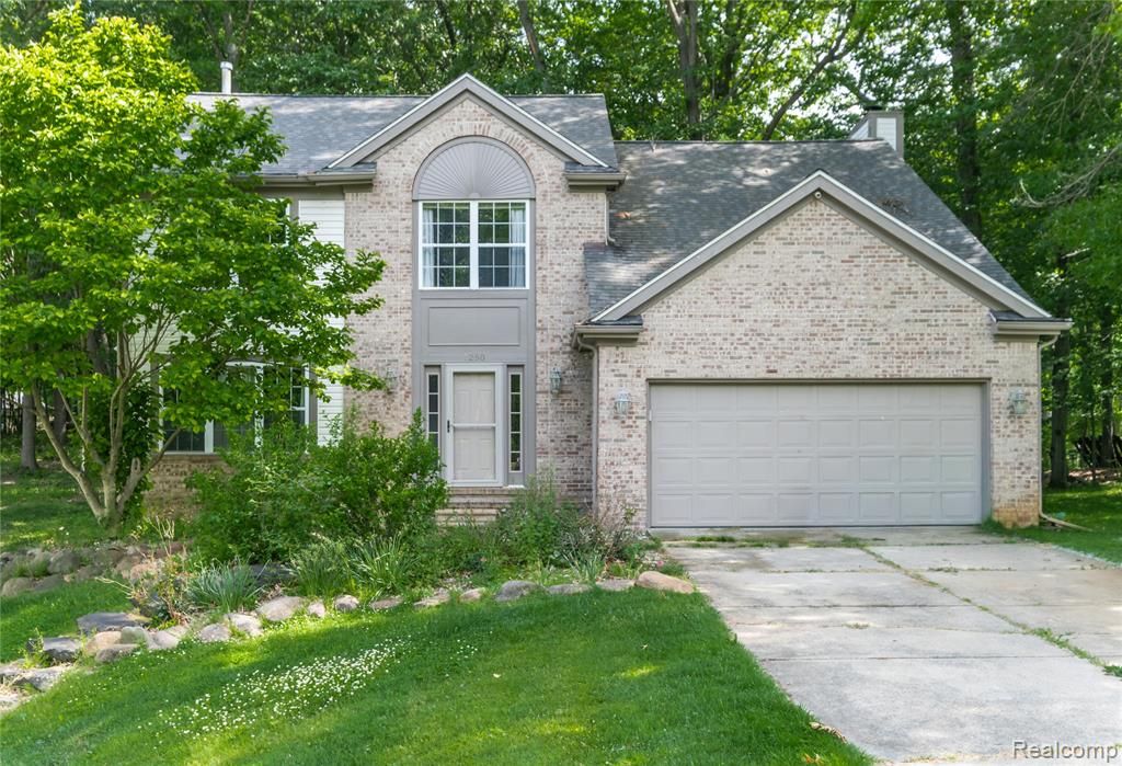 1250 Walloon Way, Lake Orion, MI 48360