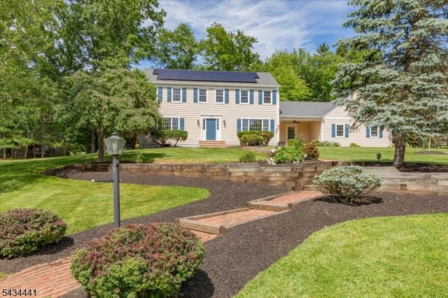 19 Heather Hill Way, Bridgewater Twp., NJ 08807