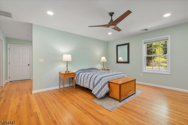 19 Heather Hill Way, Bridgewater Twp., NJ 08807