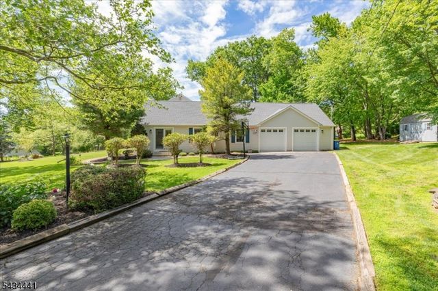 19 Heather Hill Way, Bridgewater Twp., NJ 08807
