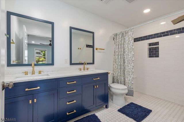 19 Heather Hill Way, Bridgewater Twp., NJ 08807