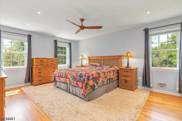 19 Heather Hill Way, Bridgewater Twp., NJ 08807