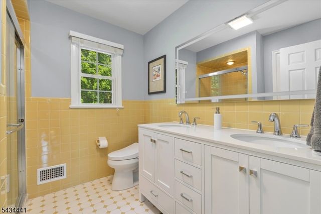 19 Heather Hill Way, Bridgewater Twp., NJ 08807