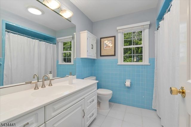 19 Heather Hill Way, Bridgewater Twp., NJ 08807