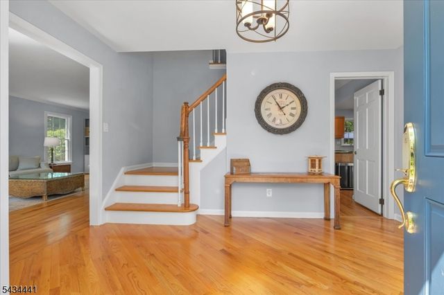19 Heather Hill Way, Bridgewater Twp., NJ 08807