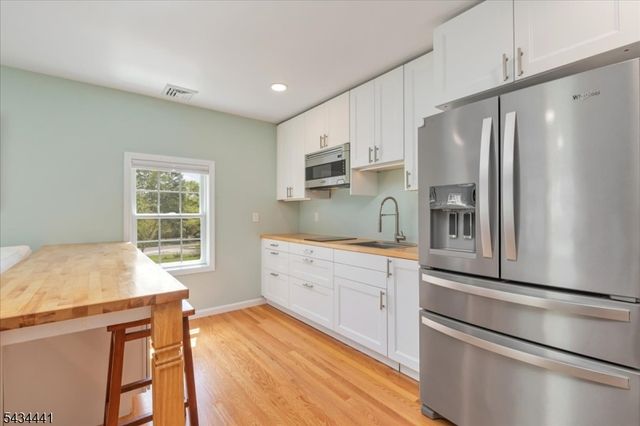 19 Heather Hill Way, Bridgewater Twp., NJ 08807