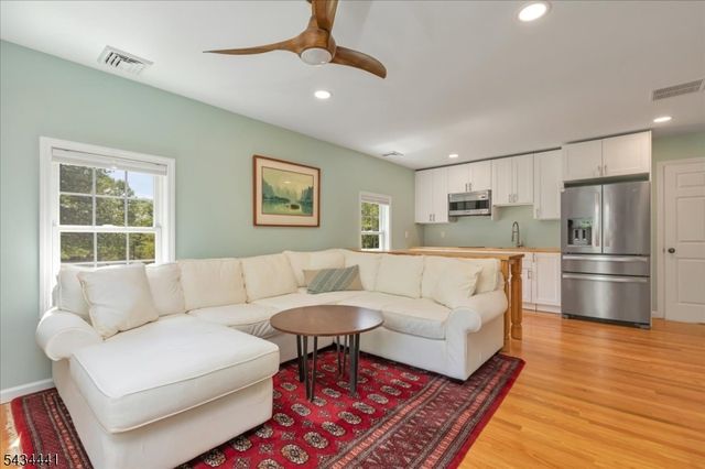 19 Heather Hill Way, Bridgewater Twp., NJ 08807
