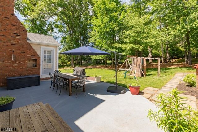 19 Heather Hill Way, Bridgewater Twp., NJ 08807