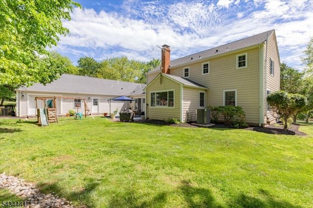 19 Heather Hill Way, Bridgewater Twp., NJ 08807