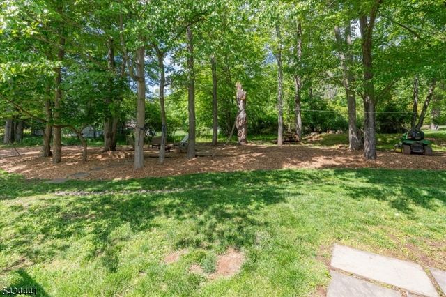 19 Heather Hill Way, Bridgewater Twp., NJ 08807