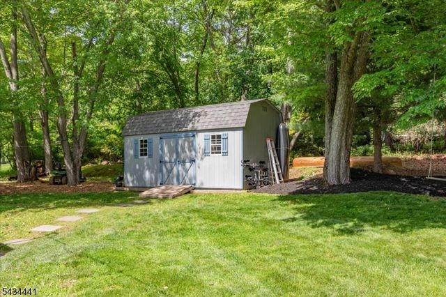 19 Heather Hill Way, Bridgewater Twp., NJ 08807