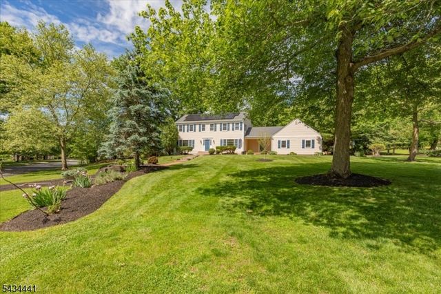 19 Heather Hill Way, Bridgewater Twp., NJ 08807