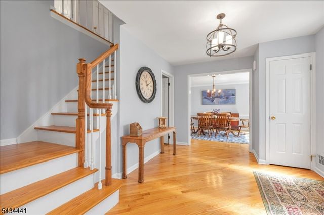 19 Heather Hill Way, Bridgewater Twp., NJ 08807