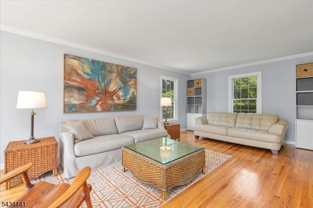 19 Heather Hill Way, Bridgewater Twp., NJ 08807