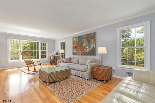 19 Heather Hill Way, Bridgewater Twp., NJ 08807