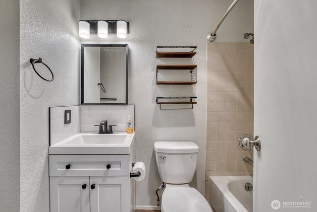 7792 Skansie Avenue, Gig Harbor, WA 98335