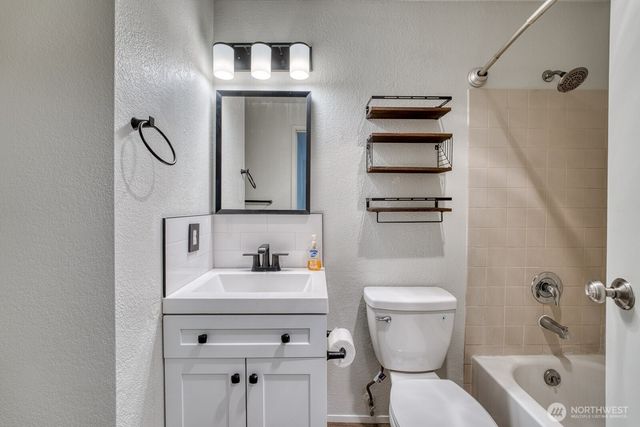 7792 Skansie Avenue, Gig Harbor, WA 98335