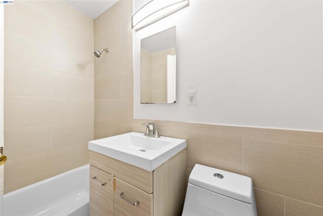 2102 Overhill Rd, Concord, CA 94520