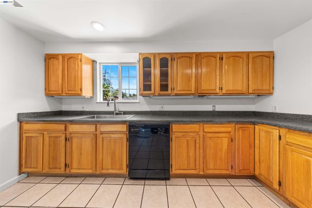 2102 Overhill Rd, Concord, CA 94520