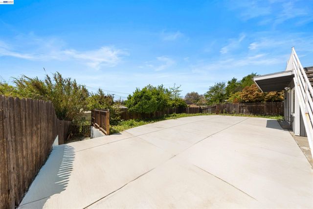 2102 Overhill Rd, Concord, CA 94520