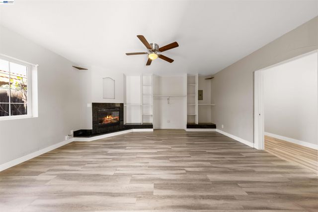 2102 Overhill Rd, Concord, CA 94520