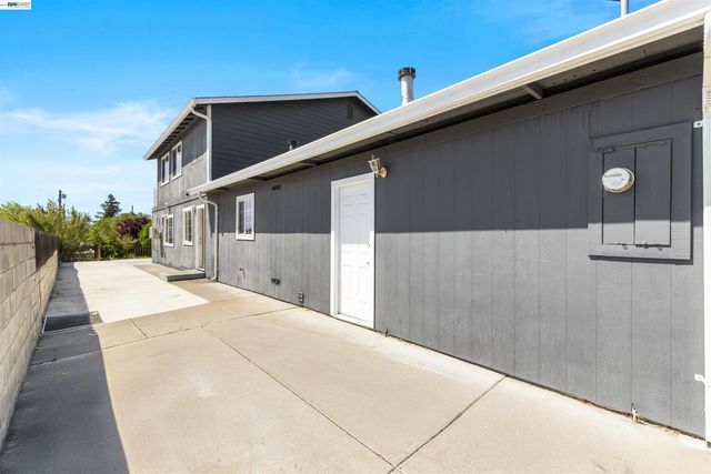 2102 Overhill Rd, Concord, CA 94520