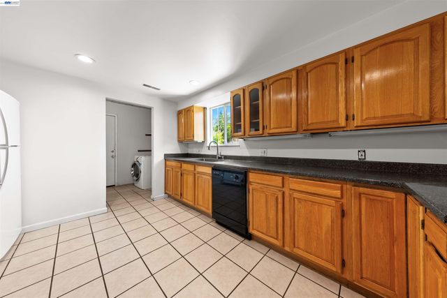 2102 Overhill Rd, Concord, CA 94520