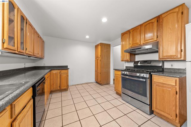 2102 Overhill Rd, Concord, CA 94520