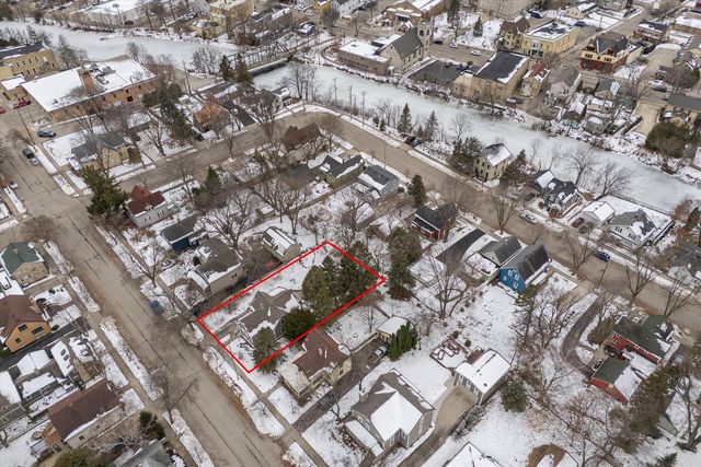 W61N669 Mequon AVENUE, Cedarburg, WI 53012