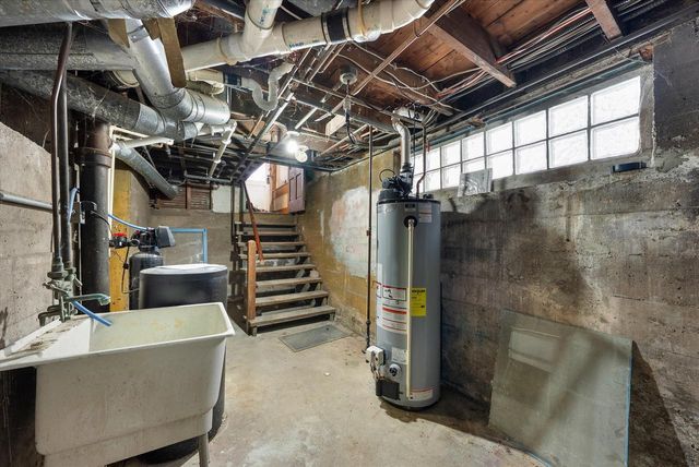 W61N669 Mequon AVENUE, Cedarburg, WI 53012