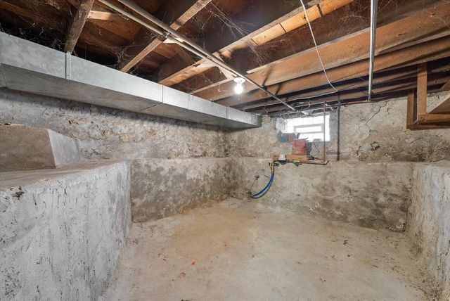 W61N669 Mequon AVENUE, Cedarburg, WI 53012