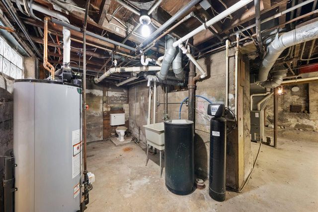 W61N669 Mequon AVENUE, Cedarburg, WI 53012