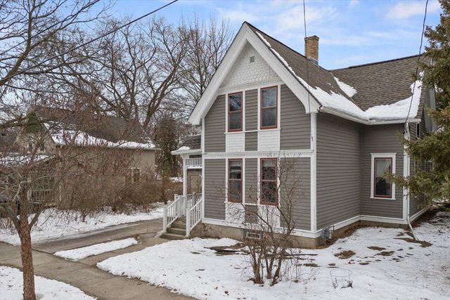 W61N669 Mequon AVENUE, Cedarburg, WI 53012