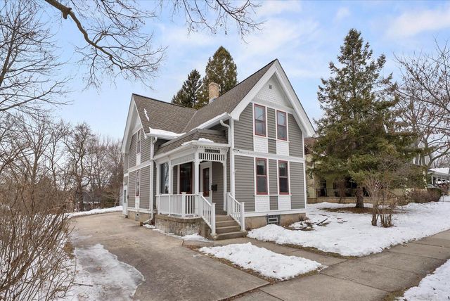 W61N669 Mequon AVENUE, Cedarburg, WI 53012