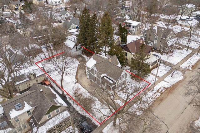 W61N669 Mequon AVENUE, Cedarburg, WI 53012