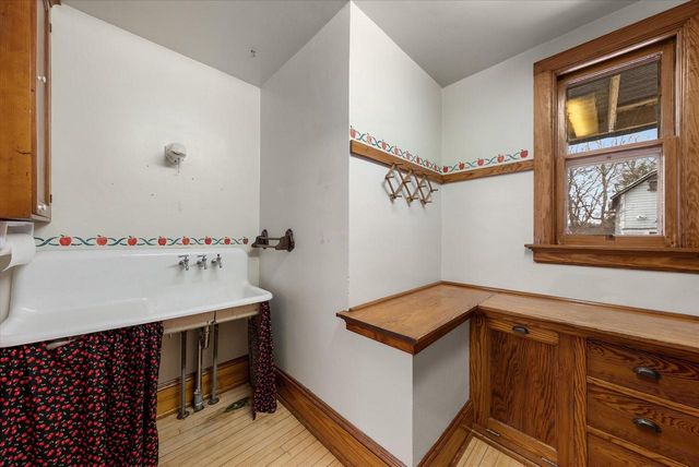 W61N669 Mequon AVENUE, Cedarburg, WI 53012